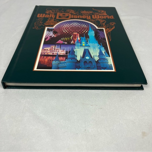 Walt Disney World Souvenir Book 1986 Vintage Hardcover Guide Color Illustrations - Picture 4 of 7